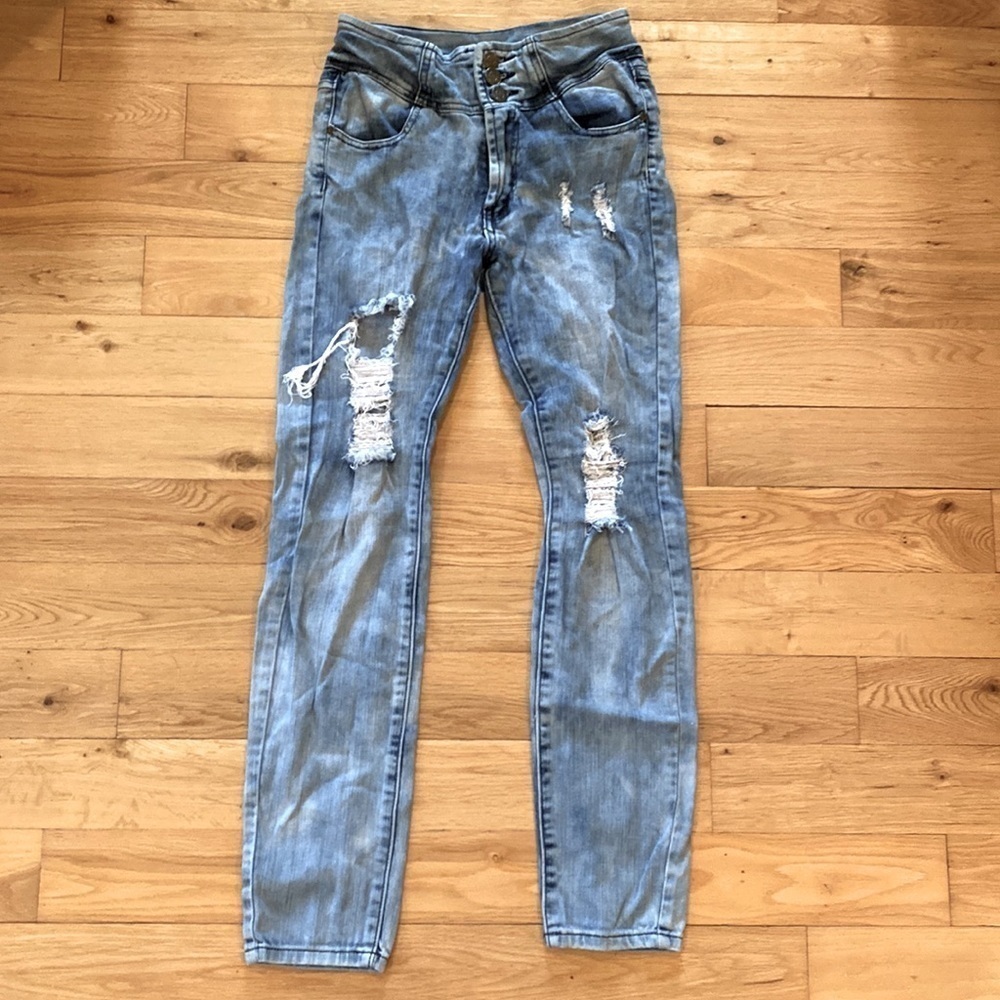 Machine ripped‎ stone washed jeans